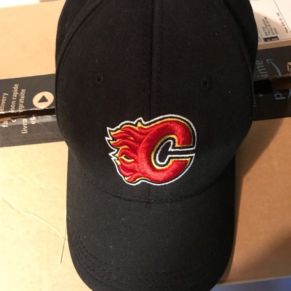 Calgary Fames hat. 15$ or bundle 3 items/ 25$ - Picture 2 of 6